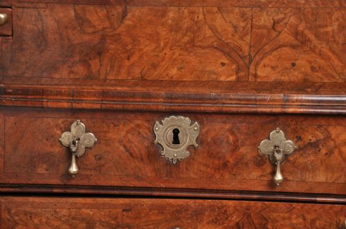 QUEEN ANNE WALNUT BUREAU CABINET - ADDITIONAL PHOTO 7