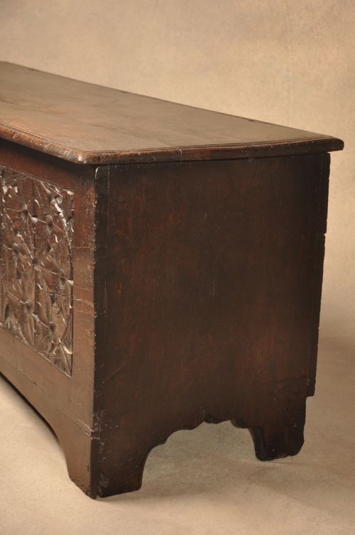 EARLY 16TH CENTURY OAK CHEST - ADDITIONAL PHOTO 4