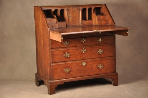 EARLY 18TH CENTURY OAK BUREAU - ADDITIONAL PHOTO 1