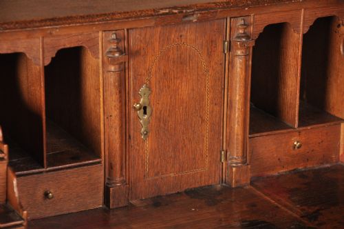 EARLY 18TH CENTURY OAK BUREAU - ADDITIONAL PHOTO 2