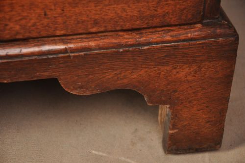EARLY 18TH CENTURY OAK BUREAU - ADDITIONAL PHOTO 8