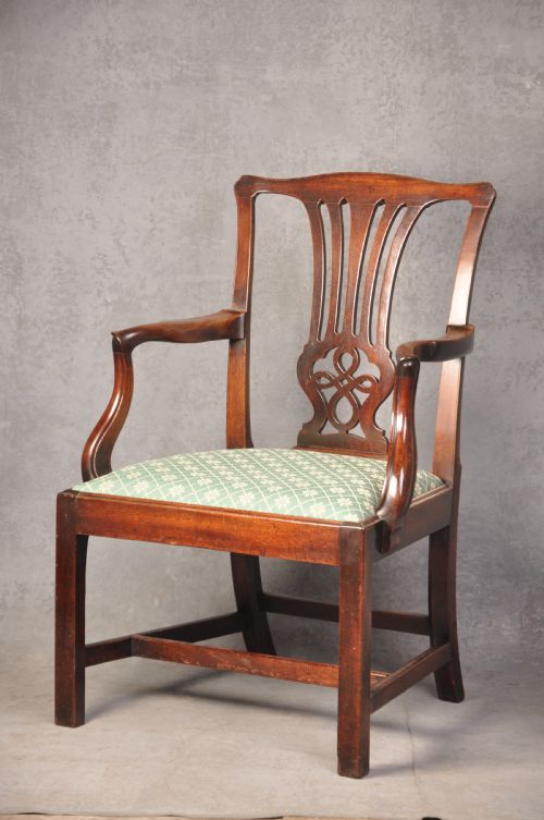 18TH CENTURY MAHOGANY CHIPPENDALE ARMCHAIR - ADDITIONAL PHOTO 1