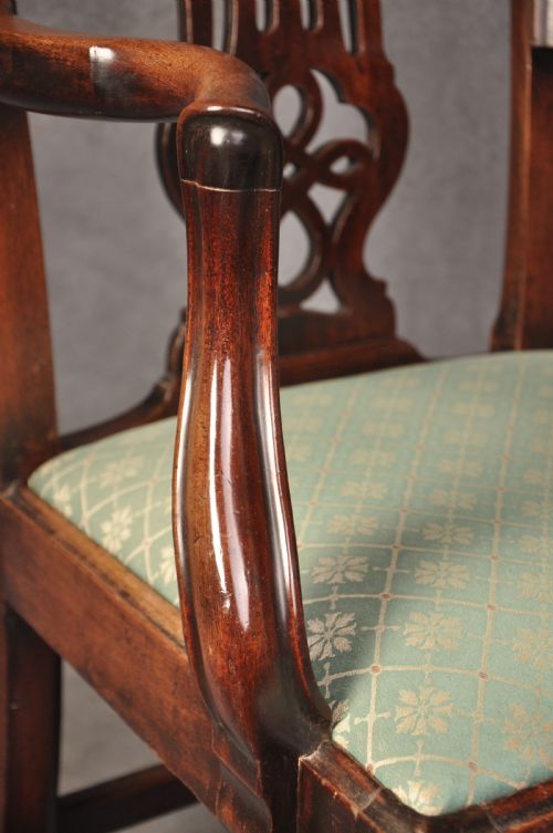 18TH CENTURY MAHOGANY CHIPPENDALE ARMCHAIR - ADDITIONAL PHOTO 3
