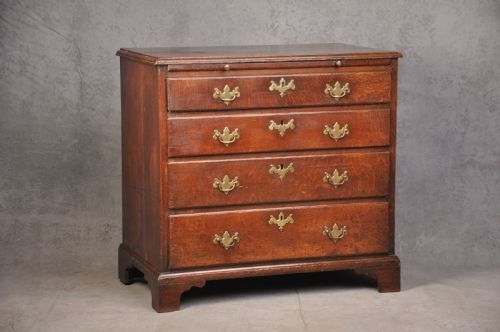 small early 18th century oak chest of drawers - CATEGORY: ANTIQUE CHEST OF DRAWERS - DATED 18TH CENTURY