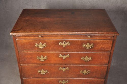 SMALL EARLY 18TH CENTURY OAK CHEST OF DRAWERS - ADDITIONAL PHOTO 3