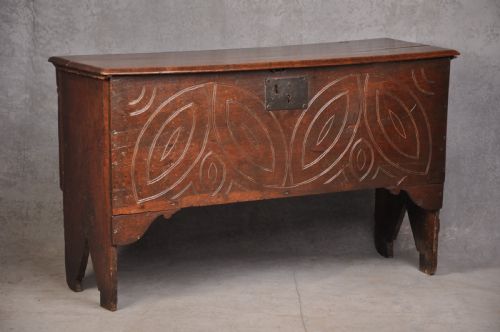 small 17th century oak coffer - CATEGORY: ANTIQUE CHESTS - DATED 17TH CENTURY