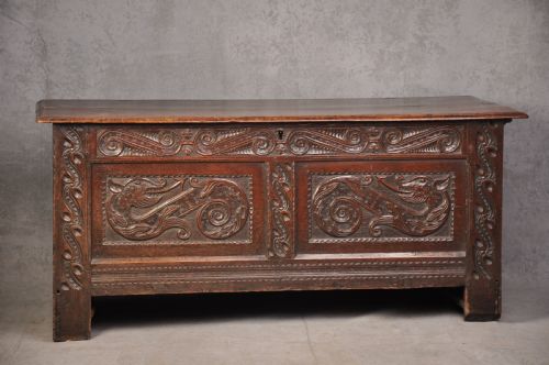 A RARE 17TH CENTURY OAK COFFER