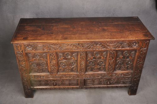 17TH CENTURY CARVED OAK COFFER - ADDITIONAL PHOTO 3