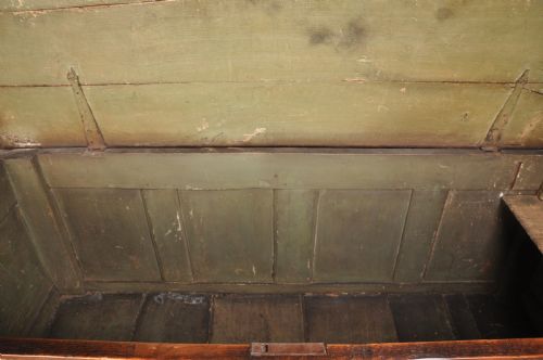 17TH CENTURY CARVED OAK COFFER - ADDITIONAL PHOTO 4