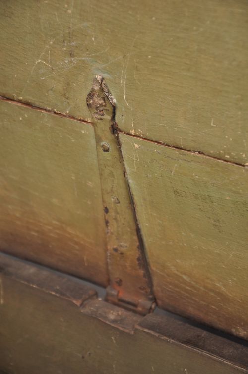 17TH CENTURY CARVED OAK COFFER - ADDITIONAL PHOTO 5