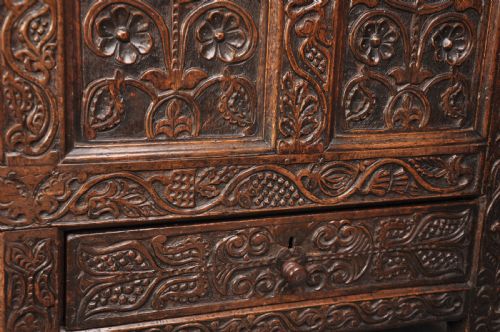 17TH CENTURY CARVED OAK COFFER - ADDITIONAL PHOTO 6