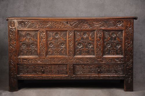 17TH CENTURY CARVED OAK COFFER - ADDITIONAL PHOTO 7