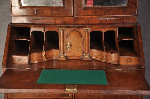 EARLY 18TH CENTURY WALNUT BUREAU BOOKCASE - ADDITIONAL PHOTO 2