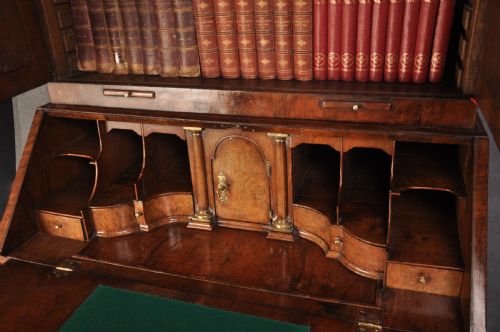 EARLY 18TH CENTURY WALNUT BUREAU BOOKCASE - ADDITIONAL PHOTO 6