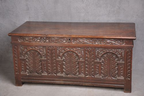 EARLY 17TH CENTURY ARCADED OAK COFFER - ADDITIONAL PHOTO 1
