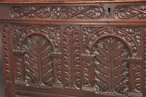 EARLY 17TH CENTURY ARCADED OAK COFFER - ADDITIONAL PHOTO 3