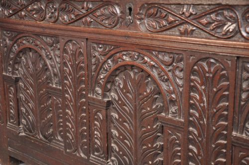 EARLY 17TH CENTURY ARCADED OAK COFFER - ADDITIONAL PHOTO 4
