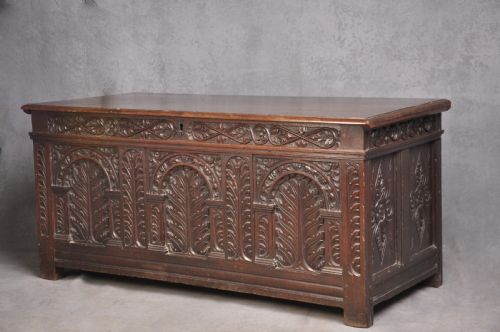 EARLY 17TH CENTURY ARCADED OAK COFFER - ADDITIONAL PHOTO 5