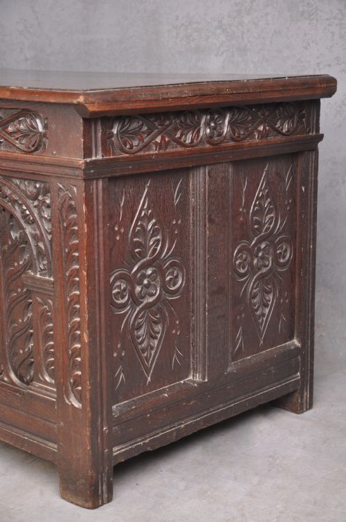 EARLY 17TH CENTURY ARCADED OAK COFFER - ADDITIONAL PHOTO 6