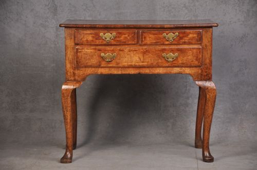 george i walnut lowboy - CATEGORY: ANTIQUE FURNITURE - DATED 18TH CENTURY