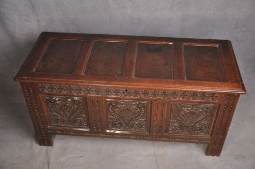 17TH CENTURY PANELLED OAK COFFER - ADDITIONAL PHOTO 7