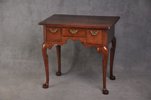 18th century red walnut lowboy - CATEGORY: ANTIQUE FURNITURE - DATED 18TH CENTURY