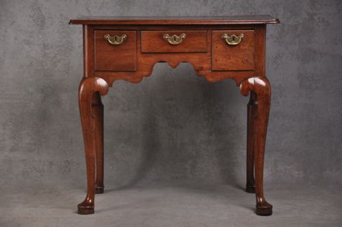 18TH CENTURY RED WALNUT LOWBOY - ADDITIONAL PHOTO 1