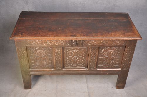 17TH CENTURY OAK COFFER - ADDITIONAL PHOTO 2