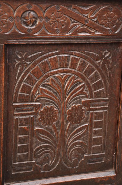 17TH CENTURY OAK COFFER - ADDITIONAL PHOTO 4