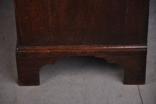 SMALL EARLY 18TH CENTURY OAK BUREAU - ADDITIONAL PHOTO 5