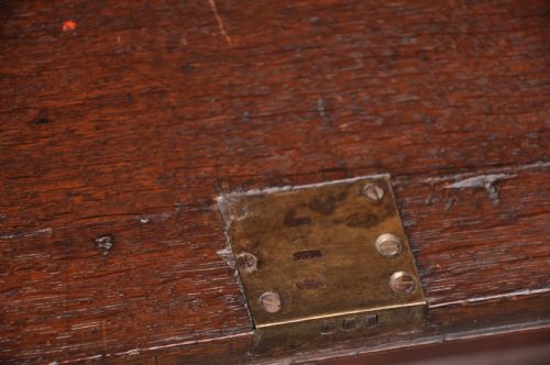 SMALL EARLY 18TH CENTURY OAK BUREAU - ADDITIONAL PHOTO 8