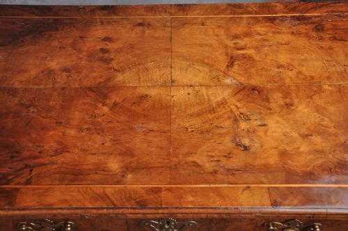EARLY 18TH CENTURY WALNUT KNEEHOLE DESK - ADDITIONAL PHOTO 7