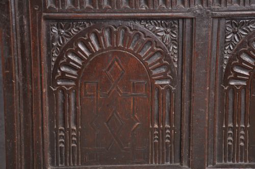 16TH CENTURY OAK COFFER - ADDITIONAL PHOTO 1