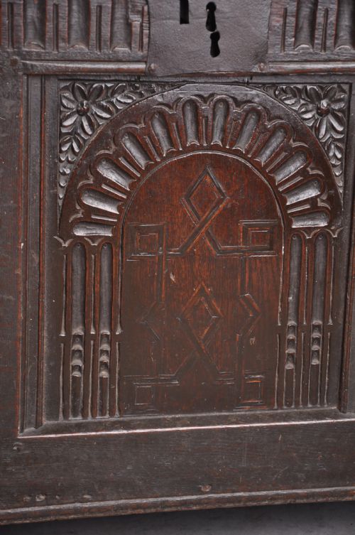 16TH CENTURY OAK COFFER - ADDITIONAL PHOTO 2
