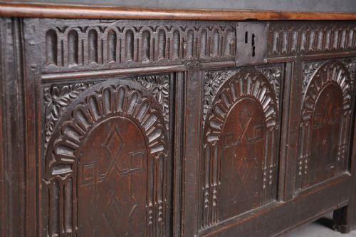 16TH CENTURY OAK COFFER - ADDITIONAL PHOTO 4