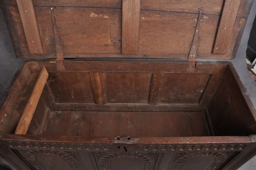 16TH CENTURY OAK COFFER - ADDITIONAL PHOTO 7