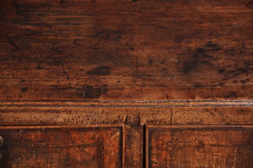 FINE EARLY 18TH CENTURY WALNUT CHEST OF DRAWERS OF SMALL PROPORTIONS - ADDITIONAL PHOTO 1