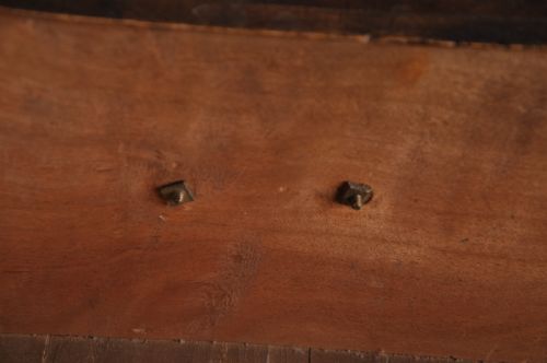 FINE EARLY 18TH CENTURY WALNUT CHEST OF DRAWERS OF SMALL PROPORTIONS - ADDITIONAL PHOTO 9