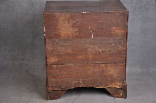 FINE EARLY 18TH CENTURY WALNUT CHEST OF DRAWERS OF SMALL PROPORTIONS - ADDITIONAL PHOTO 12