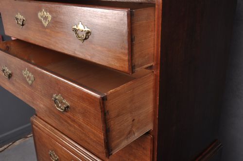 18TH CENTURY GEORGE II RED WALNUT CHEST ON STAND - ADDITIONAL PHOTO 3
