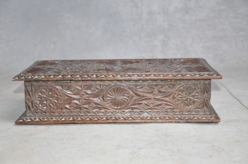 17TH CENTURY OAK CHIP CARVED BOX - ADDITIONAL PHOTO 3