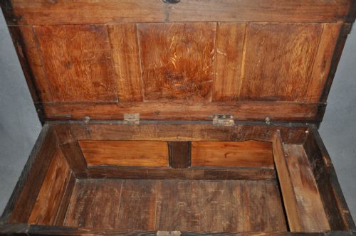SMALL 17TH CENTURY PANELLED OAK COFFER - ADDITIONAL PHOTO 2