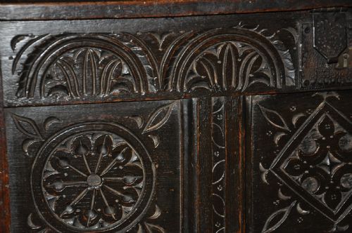 SMALL 17TH CENTURY PANELLED OAK COFFER - ADDITIONAL PHOTO 7