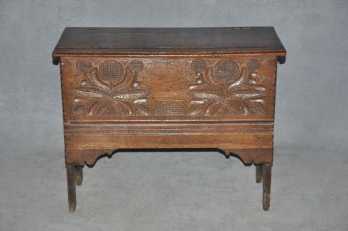 small 17th century plank coffer - CATEGORY: ANTIQUE CHESTS - DATED 17TH CENTURY