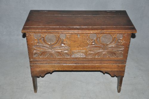 SMALL 17TH CENTURY PLANK COFFER - ADDITIONAL PHOTO 3