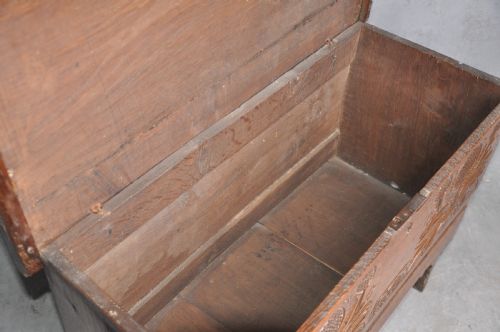 SMALL 17TH CENTURY PLANK COFFER - ADDITIONAL PHOTO 5