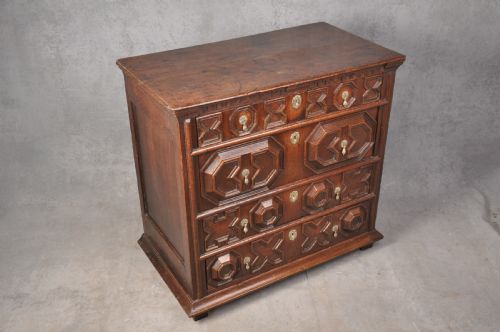 17TH CENTURY GEOMETRIC CHEST OF DRAWERS - ADDITIONAL PHOTO 3