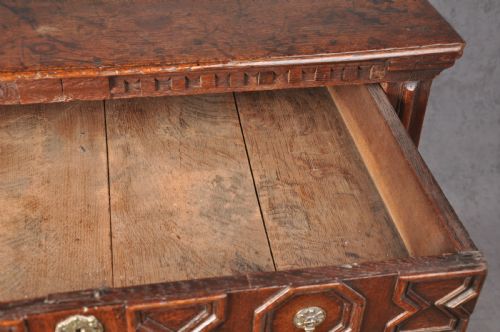 17TH CENTURY GEOMETRIC CHEST OF DRAWERS - ADDITIONAL PHOTO 5
