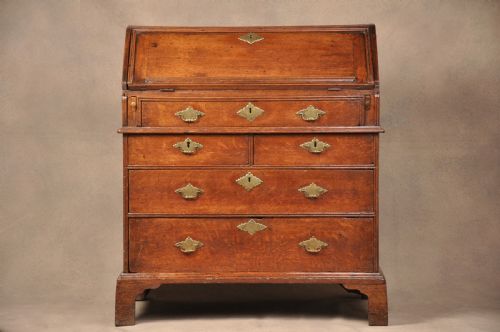 18th century queen anne oak bureau - CATEGORY: ANTIQUE BUREAU - DATED 18TH CENTURY