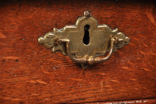 18TH CENTURY QUEEN ANNE OAK BUREAU - ADDITIONAL PHOTO 1